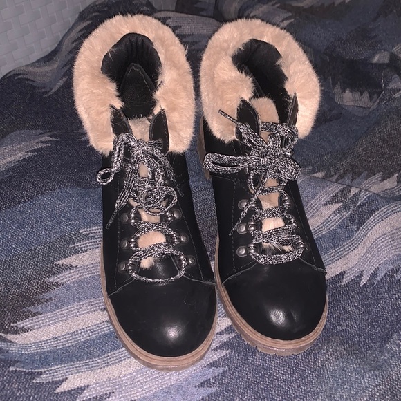 Time and Tru black fur winter boot size 10 - Picture 2 of 4